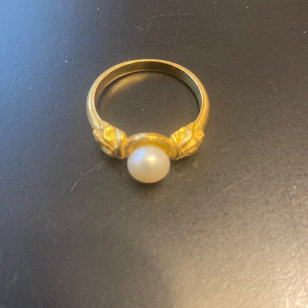 18k Pearl Ring Sz 8 4.8g